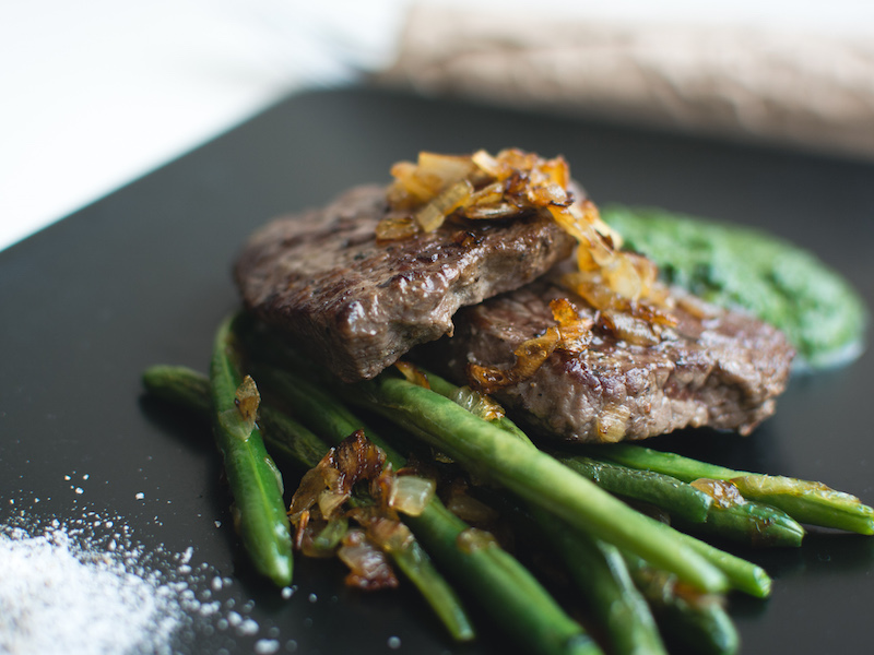 Paleo beef steak with vegtables